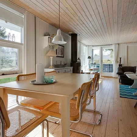 Three-bedroom Holiday In * Hals