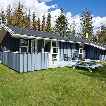 Three-bedroom Holiday In * Hals